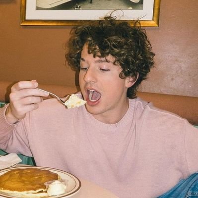 This account is dedicated to Puthie's Curls ♡
not affiliated with Charlie Puth
