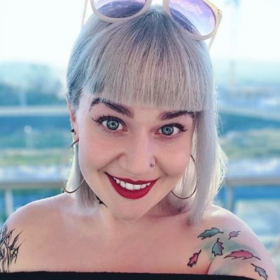 Lurks in the Development Dept. | Producer in the making | Lover of 🎞CINEMA, 📺TV, 🦇HORROR, 📼THE 90s,🐶DOGS & DINOS 🦖 Learning #IRISH ☘️ | Hair Chameleon🦎