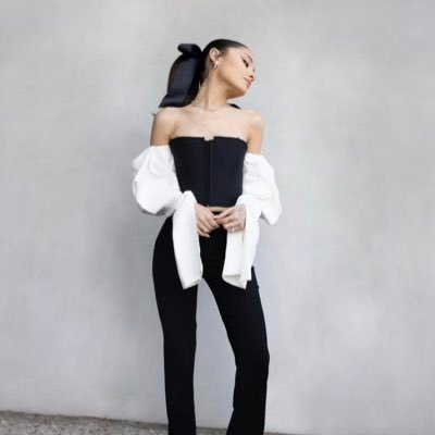 • sweetener stan • she/her • 15 • ari fan since 2016 thank u for over 700!