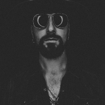 Screamer-Singer-GuitarSlinger 🤠The Vulture & The Fox🤠 out NOW on @spotify and all other streaming platforms! LINK IN BIO