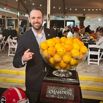 @UF #DoubleGator 🐊. @TECOPeoplesGas Regional Manager, External Affairs. #BravesCountry #PhinsUp