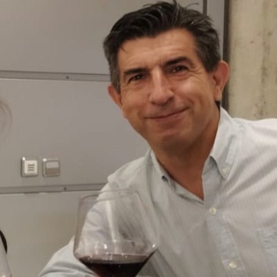 Maneras de satisfacer las necesidades humanas: trabajando, es la manera del capitalismo. Robando al que tiene, manera del socialismo