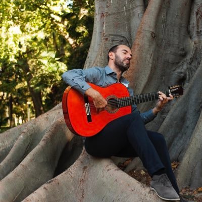 Profesor Catedrático de Literatura Española en la Universidad de Sevilla. Músico, compositor y guitarrista flamenco.