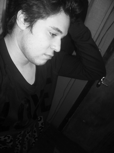 [i]I miss you more than anything, Back at home you feel so far...  (L).....