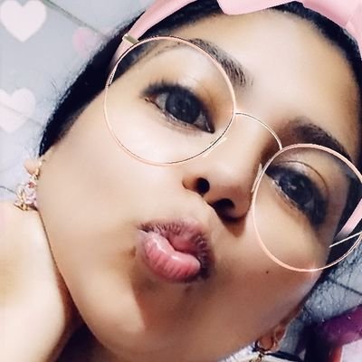 21Karen__'s profile picture. Es difícil cerrar los ojos y seguir siendo fuerte