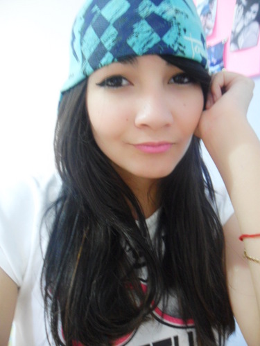 juliana,14 anos,gemeos,brincalhona,adora musica,lady gaga,McFly,Simple Plan e Restart , ADORA chocolate e assistir filme de baixo de uma coberta =P