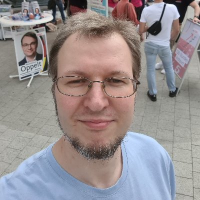 Politisch denkender Bürger Hannovers, Befürworter eines vereinten Europas und ehemaliges Mitglied in CDU und CDA in politischer Findungsphase.