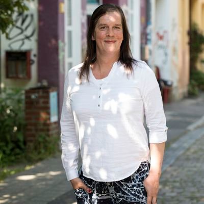 https://t.co/Hg0vpLyR4H Queer-Feministin,überemotional und süchtig nach Gerechtigkeit. Mitglied im Parteivorstand DIE LINKE und in der Bremischen Bürgerschaft