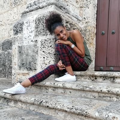 sheyxadan's profile picture. Aspirante a ser feliz. Dueña de un futuro incierto. ♒ Melómana. De pies en el suelo y los sueños en otro universo.