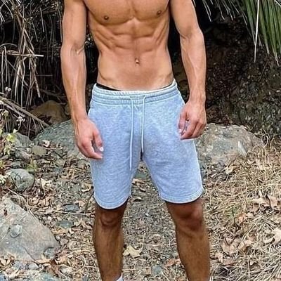 IvanClosetPy's profile picture. Solo +18