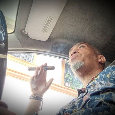 henry_mora's profile picture. Socio de proyecto de Chinos, socio Comercial del mejor tabaquero de RD #ElCabiar (si con B) CEO de @moraagency  y de #MoraCigarsLounge