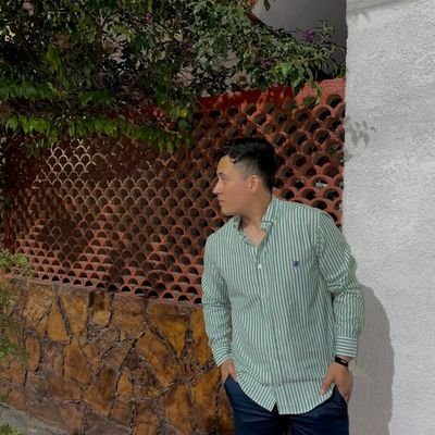 OsmarPonce9's profile picture. Diosito Líbrame de lo demonios, los amigos falsos y del matrimonio.