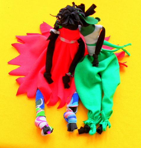 Bonecas de Nó nas escolas, com o intuito de valorizar a cultura afro-brasileira e contribuir para o reconhecimento da identidade étnico-racial na sociedade.