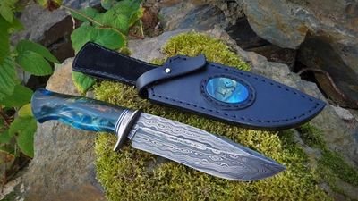 Hello! Professional knife maker https://t.co/ZWHiO51lbr knives are made up ofDamascus Steel.I can also make customized one.