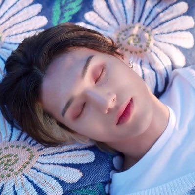 wooxcart's profile picture. ⤻ for #우영 & #우지