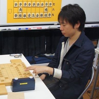 福岡の将棋ハウスみどり経営者。プレイヤー・指導者・普及者として幅広く活動。日々の気づきや大会・イベント情報を発信。
実績:学生名人戦優勝/全国アマR選手権優勝/第三代清明位/選抜竜虎戦優勝等
経歴:アクセンチュア→アビーム→独立
将棋ハウスみどり:https://t.co/RigNIblhLk