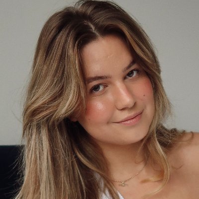 Curve model turned chunky & funky content creator