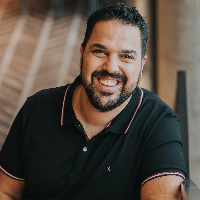 Nakashon's profile picture. נֵס לֹא קָרָה לָנוּ -
פַּךְ שֶׁמֶן לֹא מָצָאנוּ.
בַּסֶּלַע חָצַבְנוּ עַד דָּם -
וַיְּהִי אוֹר!