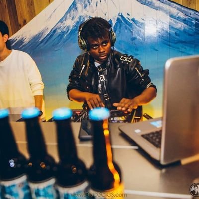 Co-host to the most consistent group of black Podcasters. https://t.co/Lc03yiA2z5 part-time DJ, part-time filmmaker, part-time traveler.