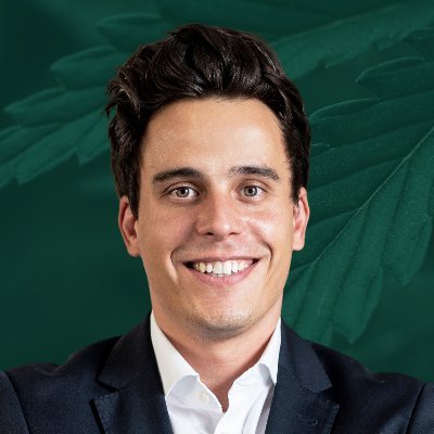 Rechtsanwalt | spricht über Cannabis auf Social Media.