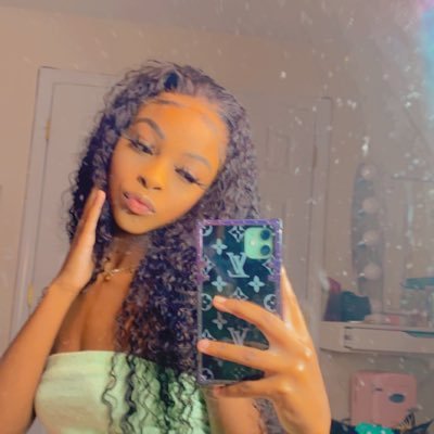 ur dream girl . instagram: fvmoussgirl.a