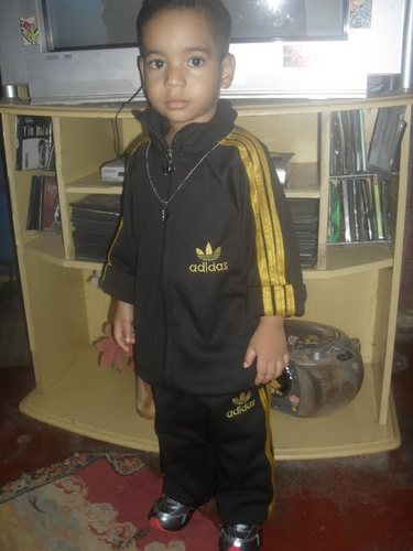 15 anos solteiro   jogo futebol (ATACANTE E LATERAL DIREITO)
feliz.ousado e filho de Deus!!