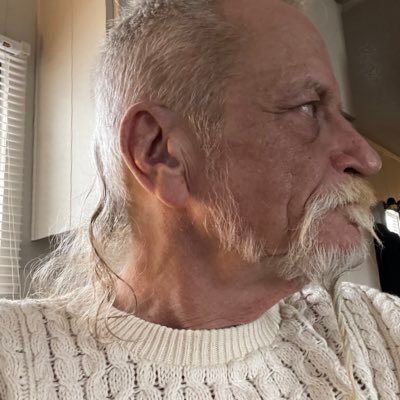 C.I.A.Hyde Park old war horse doin my duty serve others and love it retired disabled chronic severe pain patient, 31 surgeries,6 major reconstruction #TeamPulte