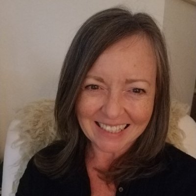 Confidence Coach, Certified Cosmic Smash Booking™ Guide
Fibre Artist + owner of made by ChrissieD