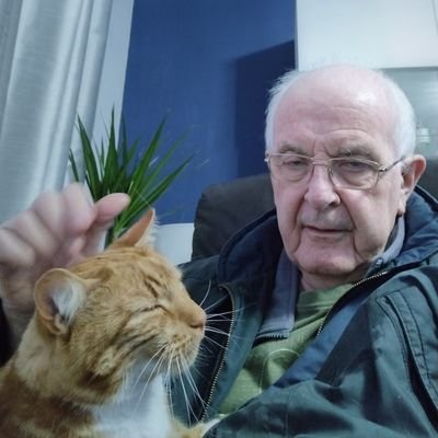 Old biker. Retired teacher. Love languages and my ukulele. Europhile. Grandad. Socialist. Cat fanatic. 🐱
Nubile young ladies please note. I am not interested.