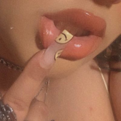 25|| 18+ ||your local cat whore || $10 dm fee :) || tip me I'm pretty! || https://t.co/fgosoPZSy0 ||