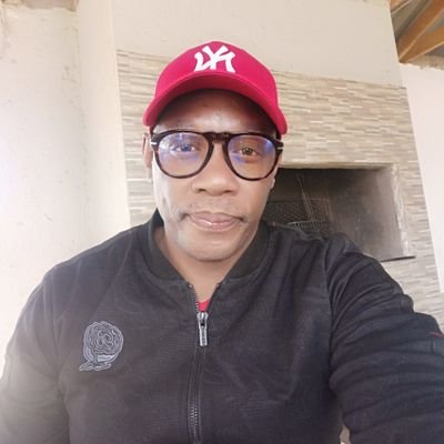 Thagamoso host week days 06h00-09h00 @motswedingfm with @selloane_sebalo #Thagamoso #kethupafela fo bookings email address:bookings@dmosza.co.za