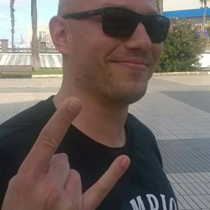 juhanevalainenn's profile picture. Ammatiltani sairaanhoitaja, ihmisenä paljon muuta.   AC Milan❤️🖤