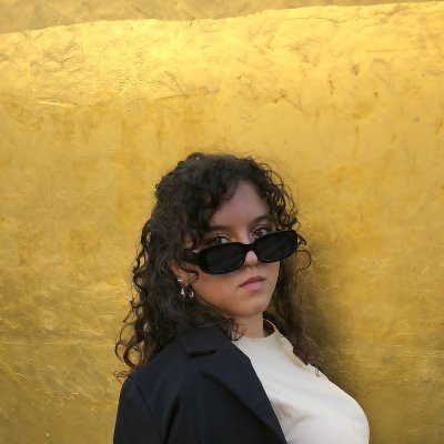 _callmelola's profile picture. 23                                                                                                                    
a volte viaggio.   
vinted: twins.00