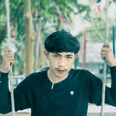 ไม่คาดหวัง = ไม่ผิดหวัง
ตัวคนเดียว + เสียงเพลง + ความมีด
= โลกอีกใบของผม🖤