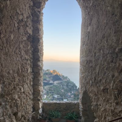 LANTICOEPISCOPI's profile picture. Scandito dal silenzio e dai profumi mediterranei, l'Antico Episcopio regala agli ospiti suggestioni medievali e lo sfondo blu intenso del mare.