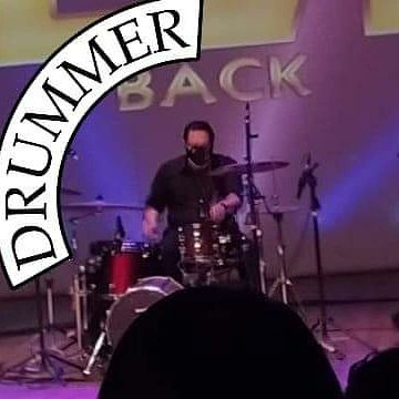 Palestrante, Teólogo Bacharelado, Licenciatura Português Inglês, Pastor, Baterista e Min. de Louvor, Esposo da Prª Andréa Galluzzi, Pai da Nicole.Deus, Direita