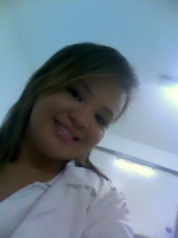 Sou extrovertida,tenho 17 anos,curso tecníco em enfermagem,adoro a companhia dos meus amigos,ler e me divertir um pouco ao lado da familía e do meu amore!!!