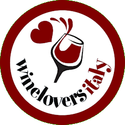 Blogger, Wine Specialist, Wset level 3, miglior sommelier della Liguria 2019. 
Ideatrice della prima guida social I Vini del Cuore