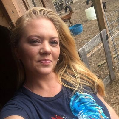 old account hacked 😢😥😥
it feel good to be back 😘🥰