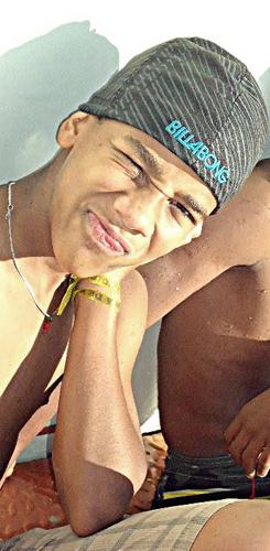 Virginiano, 15 anos, Free Step , Doritos , Musica Eletronica , Baixinhoo , Solteiro  , Timido ao mesmo tempo Extrovertido , Adoraa fazer novas amizades ;D