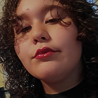 TheFluffyPossum's profile picture. I really like art and music and cooking