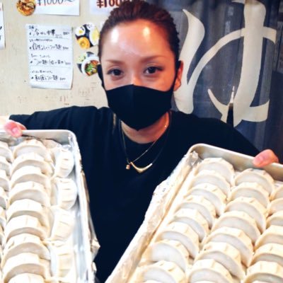 お酒と餃子を愛する方へ🍺🥟|ひとつひとつ手作り、ニンニクのパンチを効かせすぎている【晩酌のための餃子】を作ってます!東京・五反田で餃子を作り続けて17年。お酒が大好きな店主ともみと、広報係のあい2人で運営中|広報が中の人|美味しそうなポストにいいねしてます🚛全国配送🚛\ネットショップにて24時間購入可能!/