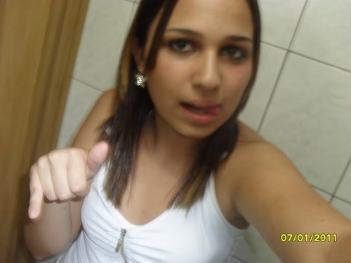 Altura: 1.60, Peso: 53 kl, Idade: 16 anos, Namorando, Time: São Paulo