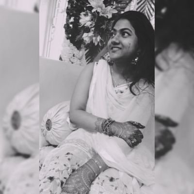 __sreetama__'s profile picture. Life is a great big canvas,  and you should throw all the paint on it you can 🎑