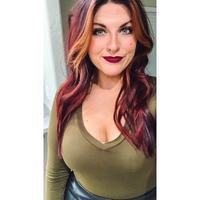 itskt_beach's profile picture. She's a Tom Petty girl in a boy band world