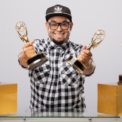 8x Emmy Award Winner 🏆
Director / Editor 🇻🇪
https://t.co/cI45TIpjMt
vocalista de Raíces (reggae band)