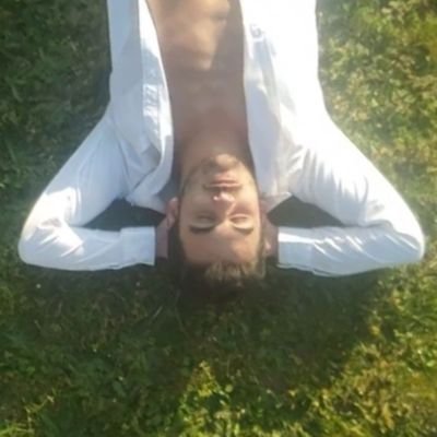 Prof mais un jour je serai humoriste.
Je suis en privé parce que je suis censuré par mon taff.
insta/tiktok : @ bartiste.m
youtube: Bartiste M