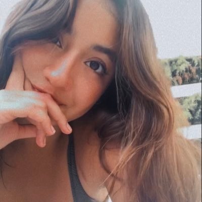 Carolinaccast's profile picture. Estoy enamorada de mi perro, de todos los perritos del mundo. También escribo cartas.