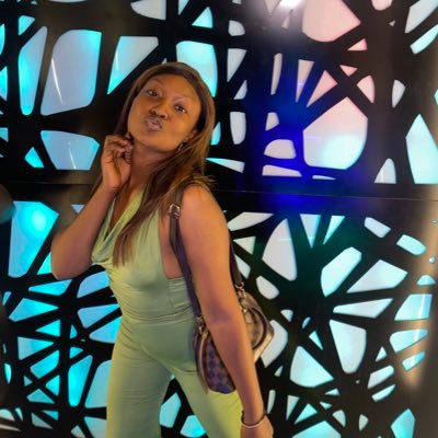 bunmi_eyelade's profile picture. Willing to learn, ability to adapt, lover of books, RnB lover, fabric lover, cake lover. Here for savage tweets 😂😂