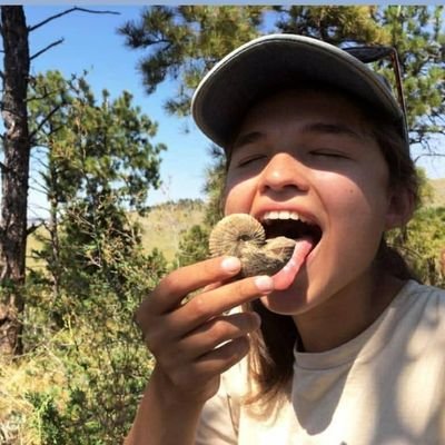 kaylamirizarry's profile picture. She/her
PhD student @ Penn State
Interested in understanding how ancient marine organisms lived and evolved using strat, sed, paleo, and geochem data :)